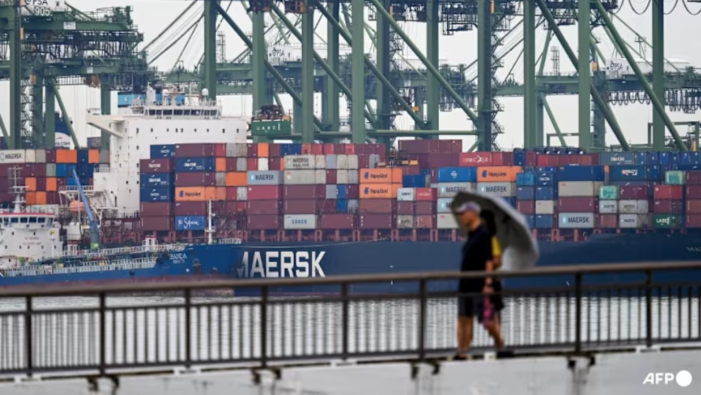 Singapore sees record port performance in 2025